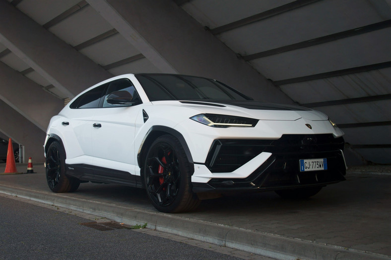 Lamborghini Urus Performante. 666-konny potwór na szczudłach