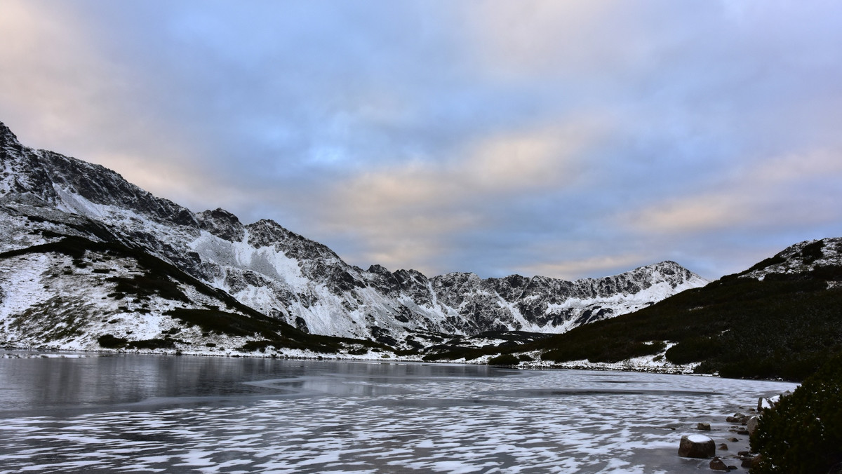 Tatry: ewakuacja turystów z Doliny Pięciu Stawów