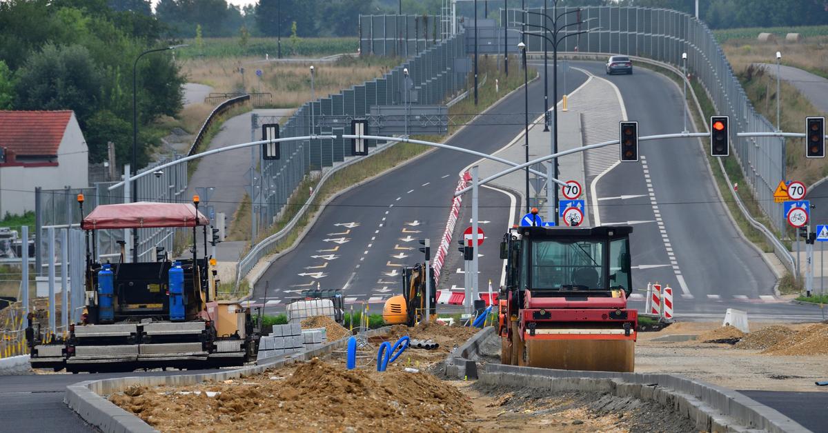  Polska wykonała drogowy skok. W ciągu 10 lat powstanie prawie 3 tys. km nowych dróg MAPA