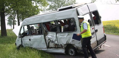 Bus z dziećmi zderzył się z tirem