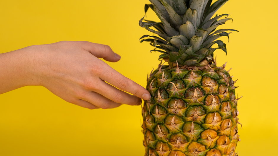 Co zrobić ze skórki ananasa?