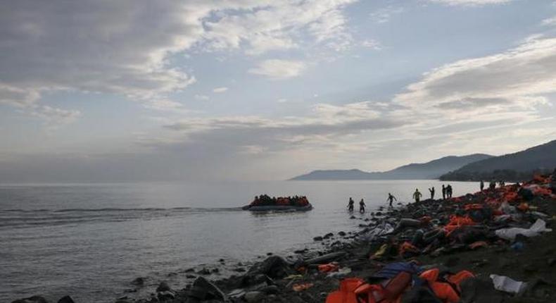 Fourteen dead after migrant boat sinks off Turkish coast