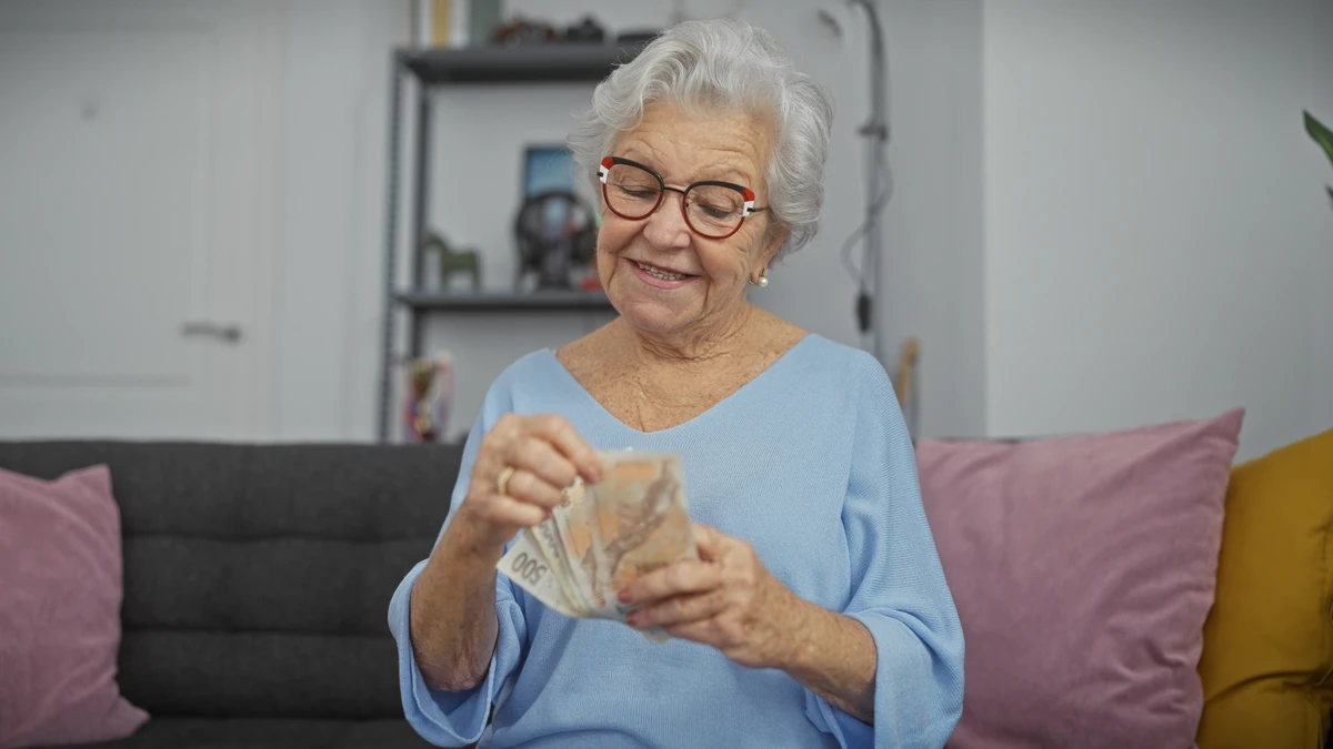 Wielkanoc z trzynastką na koncie. Którzy seniorzy mogą liczyć na wypłatę trzynastej emerytury jeszcze przed świętami?