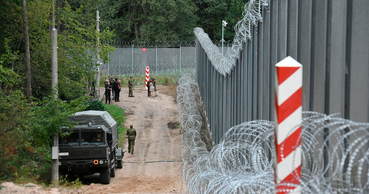 Wyciekł wewnętrzny raport Straży Granicznej. Dziesiątki tysięcy uchodźców sforsowały zaporę na granicy