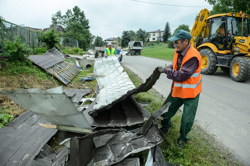 Bilnów Drugi - sprzatanie po nawałnicy