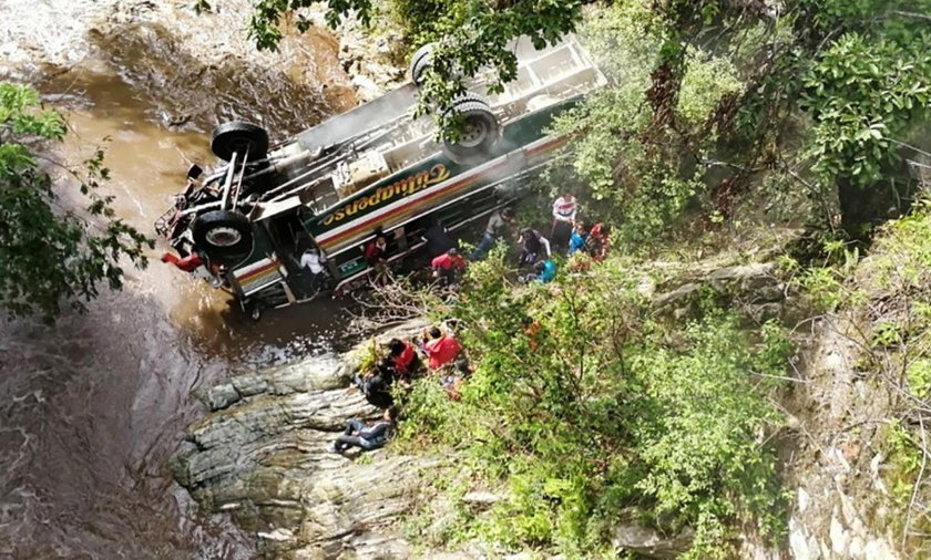 Wypadek autobusu ze studentami w Gwatemali. Nie żyje 8 osób