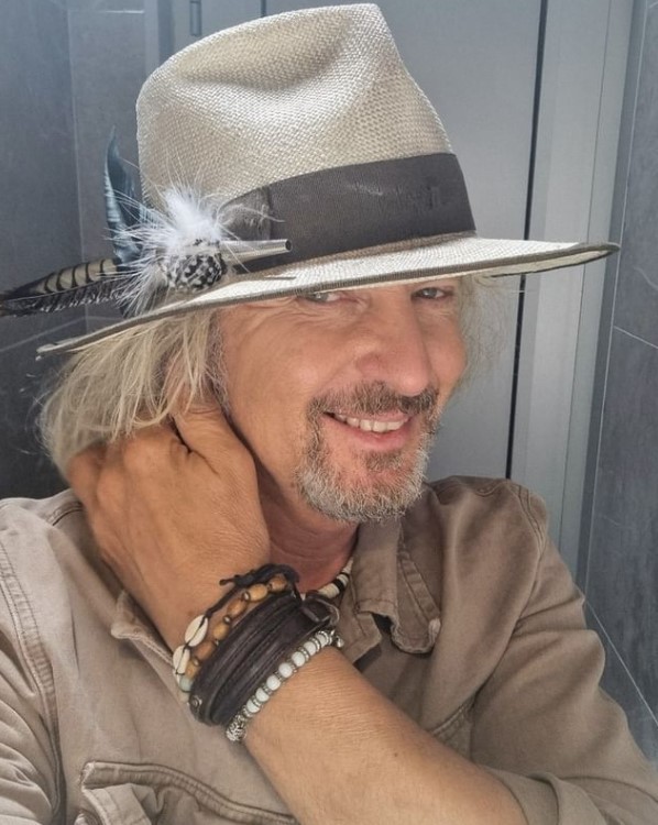 Spevák Peter Nagy.