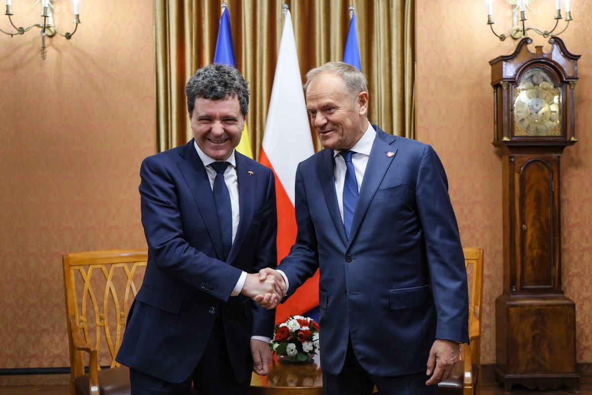 Donald Tusk, Nicusor Dan