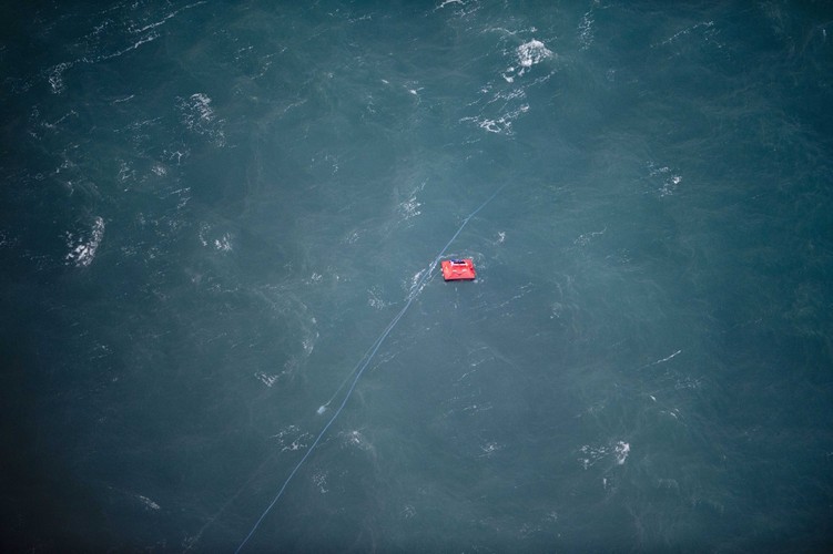 Samochodowiec Baltic Ace z 24 osobami na pokładzie zatonął w środę na Morzu Północnym