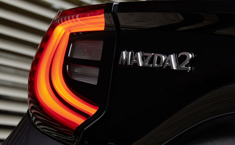 Mazda 2 nowej generacji została hybrydą
