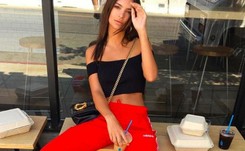 Kobiety zdjęciami w tej pozie odpowiadają mężczyznom. O co chodzi w akcji #womanspreading?