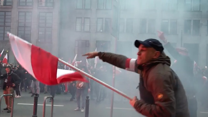 Marsz Niepodległości. Policja publikuje wizerunki poszukiwanych osób