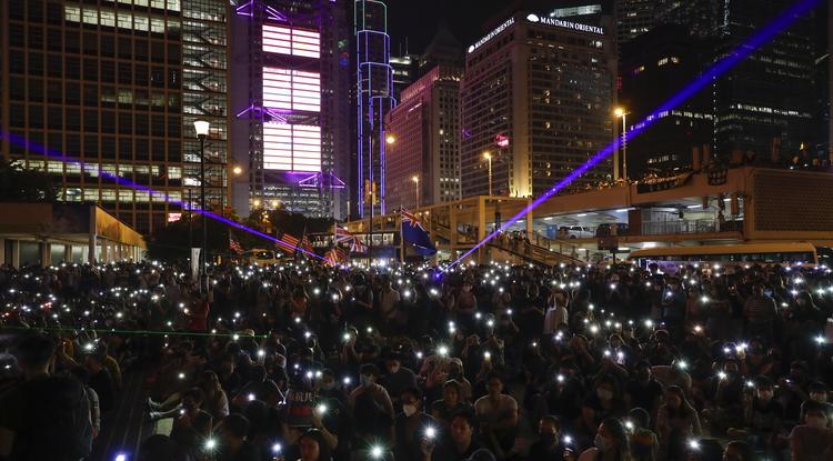 A megsebesült tiltakozókért tartott közös ima Hongkongban