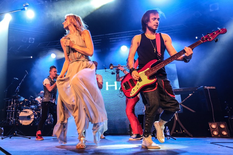 Halina Mlynkova i Enej podczas koncertu w Stodole