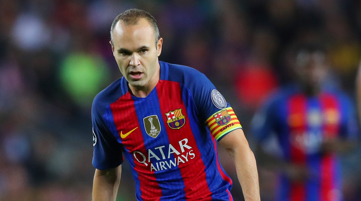 Iniesta keményen edz /Fotó: AFP