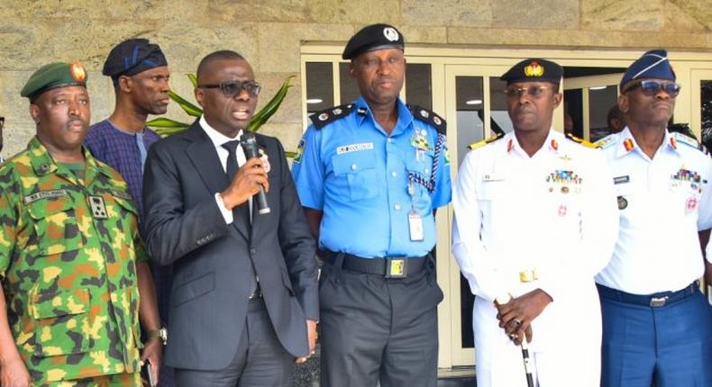 L-R: Commander, 9 Brigade, Ikeja Army Cantonment, Brigadier General Etsu Ndagi; Lagos State Governor, Mr. Babajide Sanwo-Olu; State Commissioner for Police, Mr. Hakeem Odumosu; Commander, Nigeria Navy Ship (NNS) Beecroft, Apapa, Commodore Ibrahim Aliyu and Commander, 651 Base Services Group, Ikeja, Air Commodore Sunday Makinde, during a media briefing after the State Security Council meeting at the Lagos House, Alausa, Ikeja, on Tuesday, November 26, 2019. (twitter.com/@Mr_JAGs)