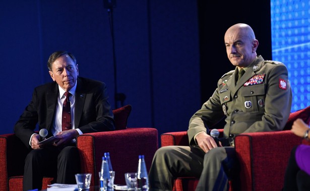 David Petraeus, Rajmund Andrzejczak