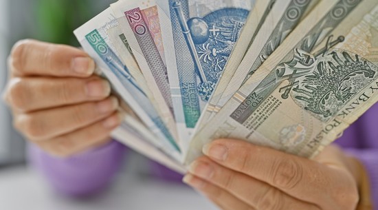 8369,35 zł to nowa pensja minimalna. Szykują się podwyżki dla setek tysięcy Polaków