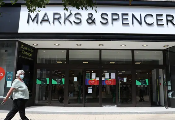 Marks&Spencer w ogniu krytyki. Firma sprzedawała rasistowski stanik?