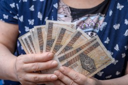 800 plus także dla seniorów. to finansowa rekompensata za każde wychowane dziecko