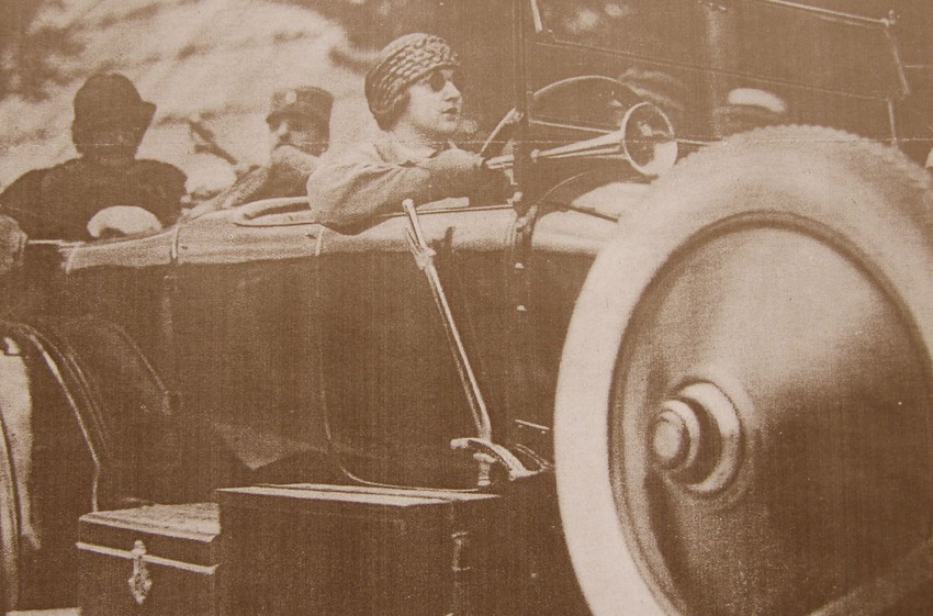 Kraljica Marija je volela automobile i bila je jedna od retkih žena tog vremena s vozačkom dozvolom