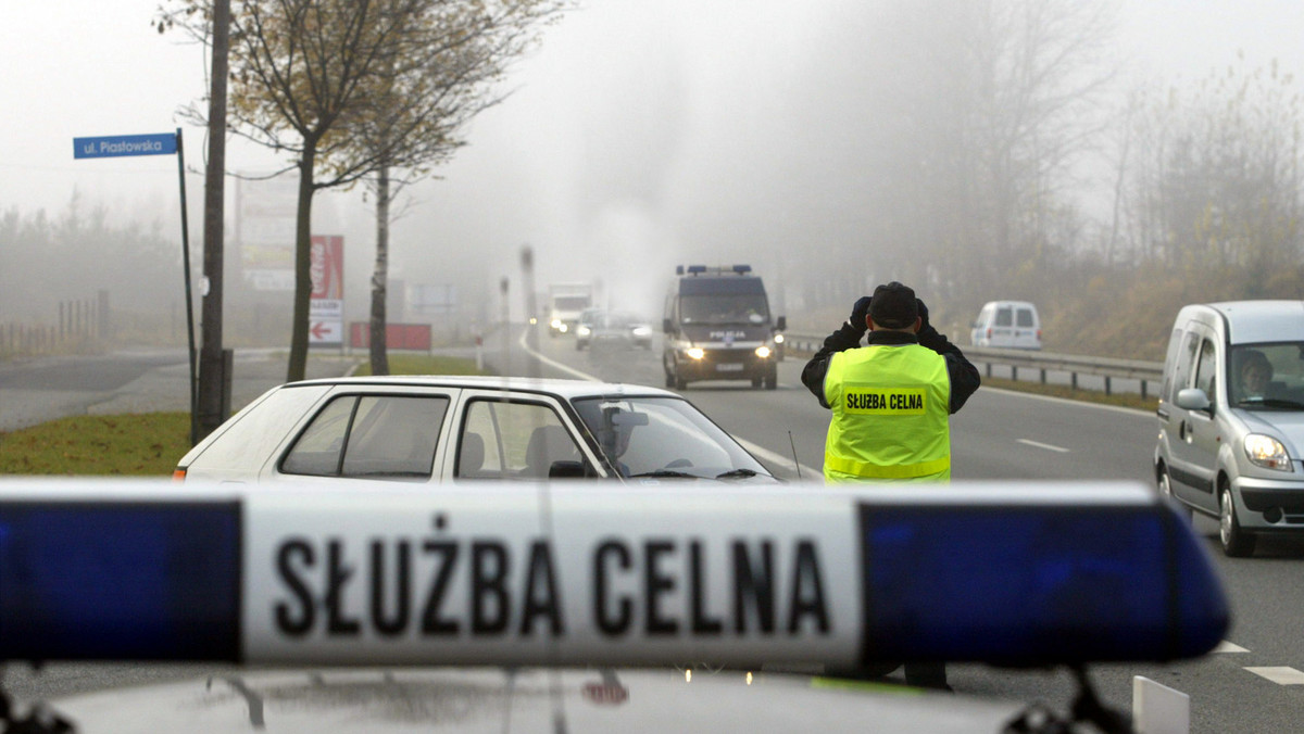 Nielegalny przewóz spreparowanego okazu chronionego tukana udaremnili podkarpaccy funkcjonariusze Służby Celno-Skarbowej podczas kontroli przesyłek zagranicznych – poinformowała w środę rzeczniczka prasowa Izby Administracji Skarbowej w Rzeszowie Edyta Chabowska.