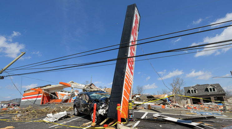 A tornádó semmit sem kímélt Nashville-ben és környékén, rengeteg épület összedőlt, és autókat is levegőbe kapott a vihar /Fotó: gettyimages