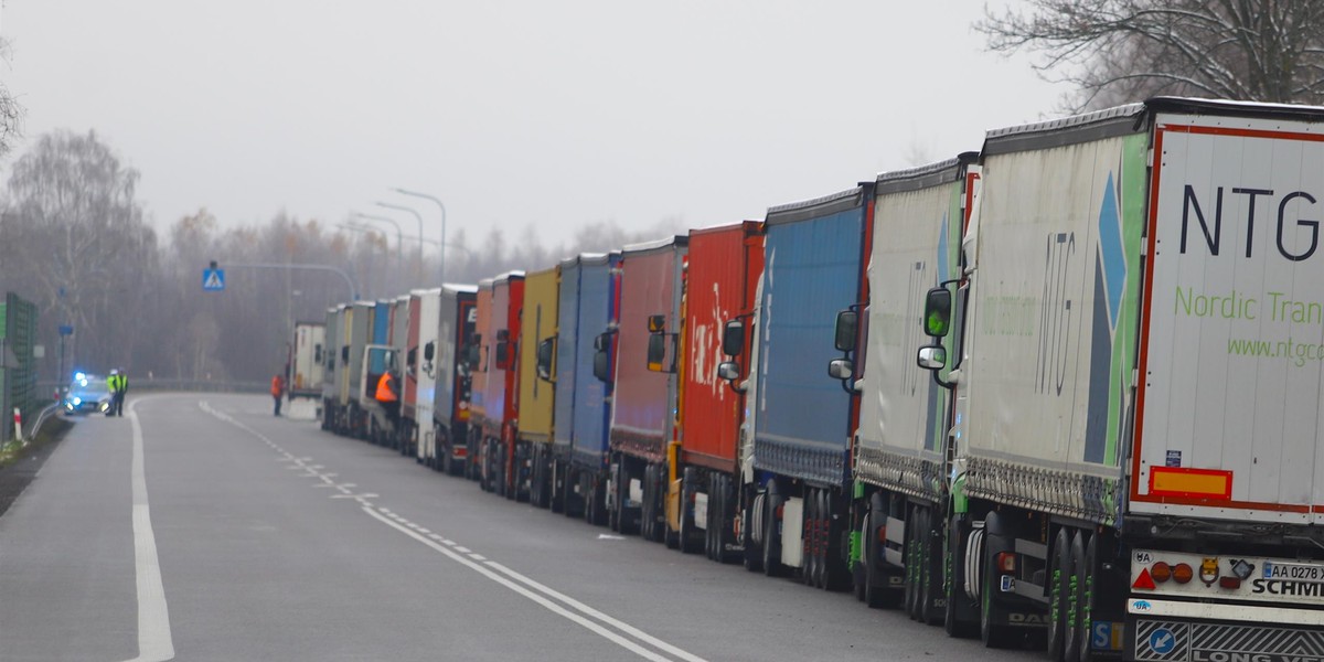 Firmy transportowe poszukują pracowników.