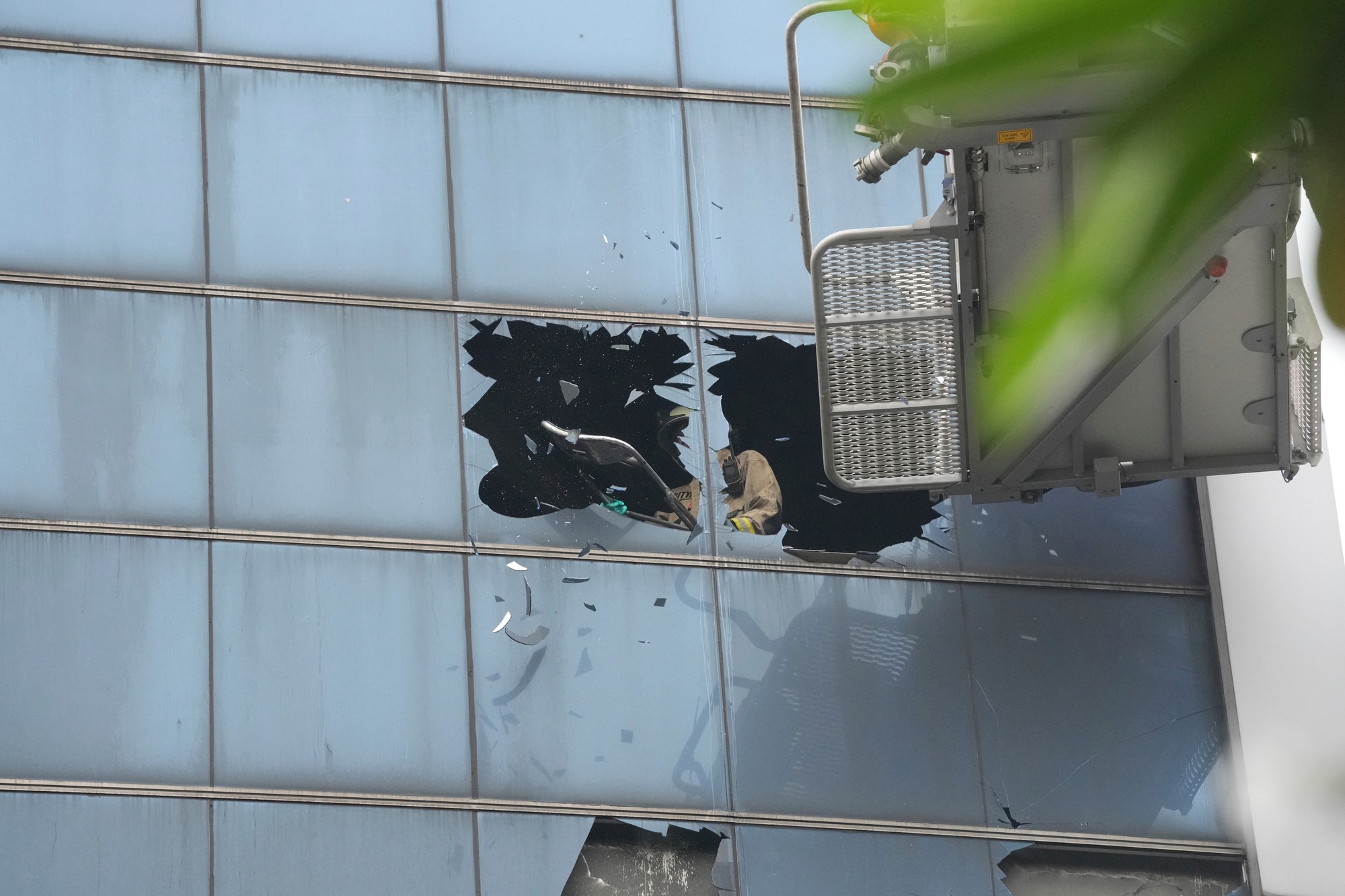 Najmenej 17 ľudí zahynulo pri požiari kancelárskej budovy v Jakarte.