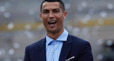 Olvadozunk: Cristiano Ronaldo a világ legcukibb családi fotóját osztotta meg karácsonykor