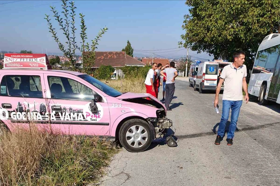 Nesreća u Kragujevcu, autobus pokosio taksistu