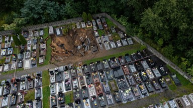 Nie odwiedzą grobów bliskich w Trzebini. Część cmentarza zamknięta