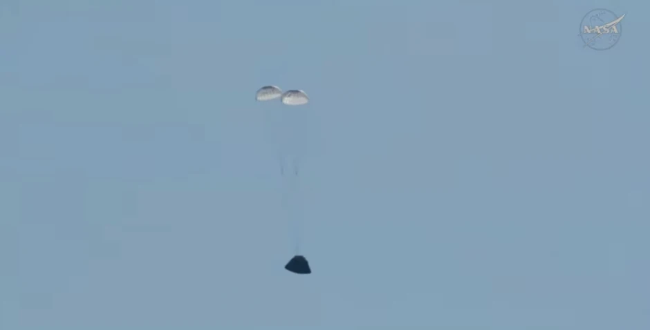 Posada misije "Artemis II" otvorila padobrane