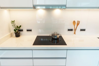 Kryzys energetyczny. Które sprzęty domowe zużywają najwięcej prądu? [KALKULATOR]