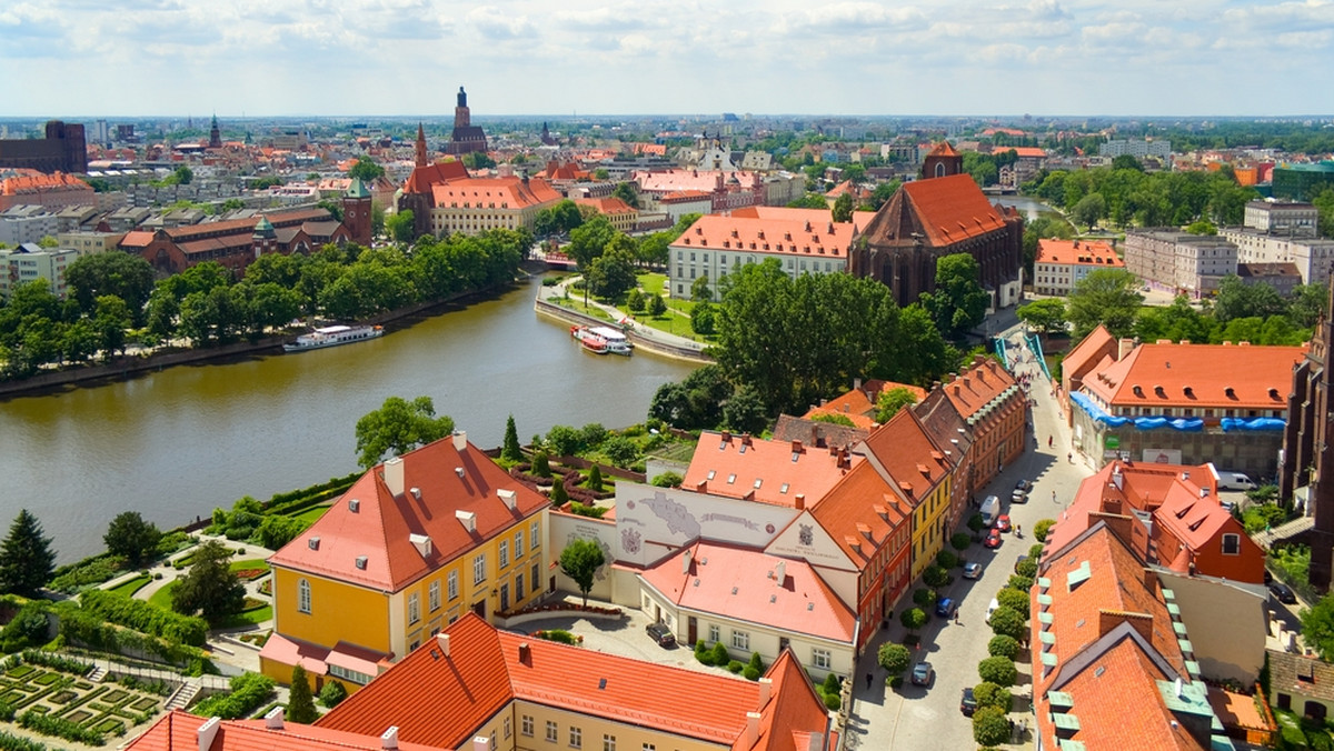 We wtorek władze Wrocławia i samorządowcy z aglomeracji wrocławskiej podpisali porozumienie w ramach programu zintegrowanych inicjatyw terytorialnych. W ramach opracowanej już strategii rozwoju planują na wspólne inwestycje wydać prawie miliard złotych.