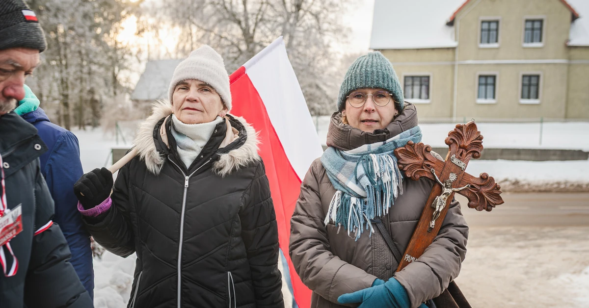 Afera w sprawie krzyża i lincz na nauczycielce. "Minister Nowacka poniosła klęskę, jeżeli chodzi o obronę nauczycieli"