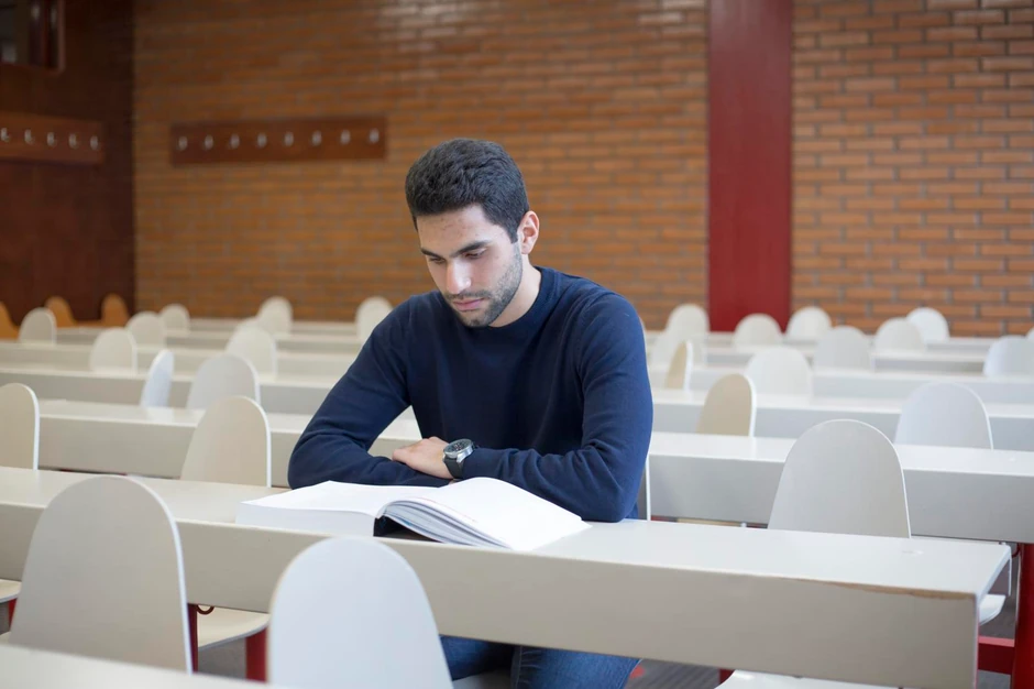 U ovoj slušaonici Hani stiče znanje za svoju buduću karijeru.