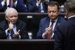 Prezes PiS Jarosław Kaczyński i minister obrony Mariusz Błaszczak w Sejmie