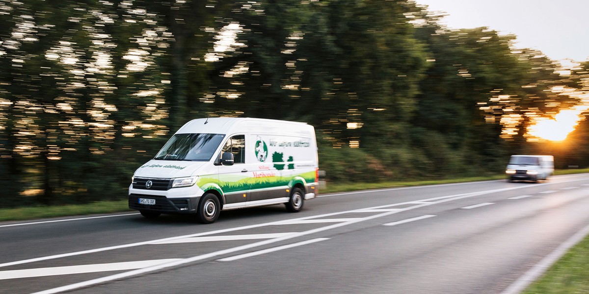 Rozporządzenie dotyczące dopłat dotyczy nie tylko przedsiębiorstw, ale też jednostek samorządu terytorialnego. Jak podzielono pojazdy i jakich kwot wsparcia można się spodziewać? Jakie ograniczenia można napotkać? Wyjaśniamy.