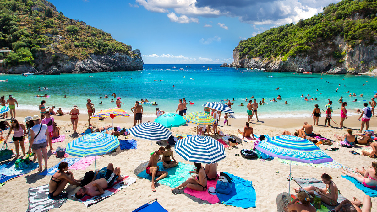 Problem w Grecji: kto będzie obsługiwał turystów w wakacje?