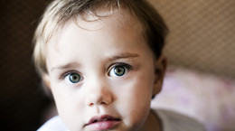 Kolor oczu dziecka - czy można go przewidzieć? Zmiana koloru tęczówek a choroby oczu