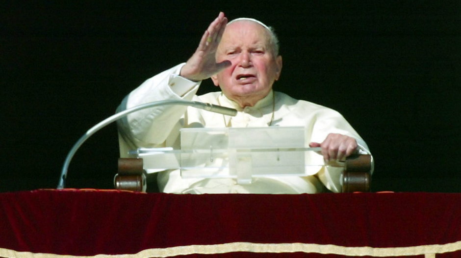 Jan Paweł II w grudniu 2004 r.