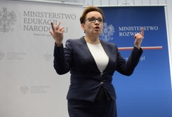 'GW' o aferze w dolnośląskim PCK: Kampania wyborcza minister Zalewskiej za pieniądze wyprowadzane z organizacji?