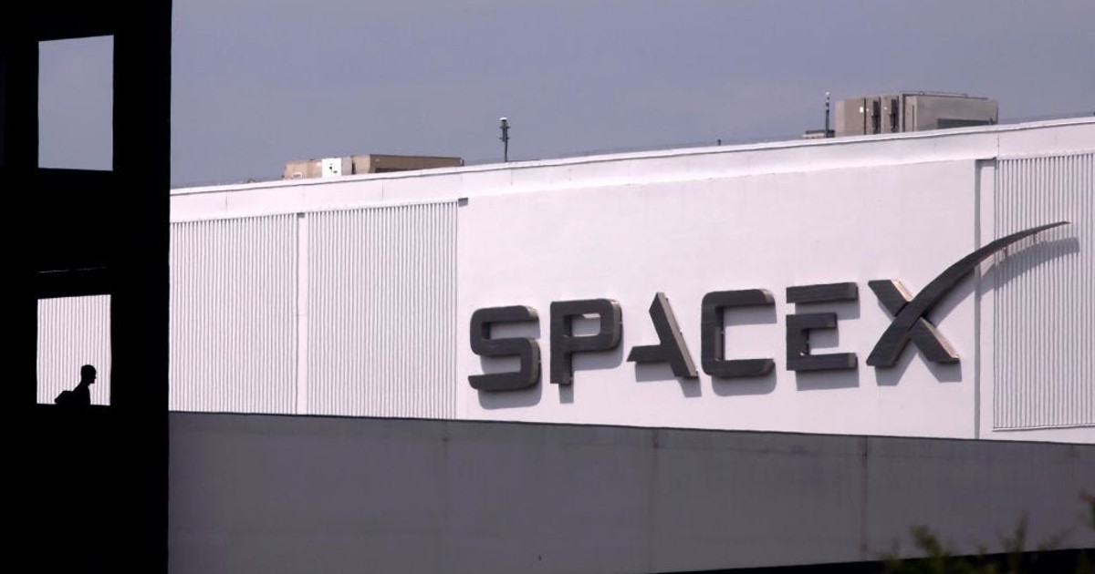 SpaceX tells employees not to travel to Brazil, as Elon Musk's fight