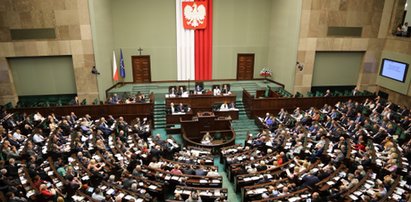 55 milionów! Tyle straciliśmy na polityków!