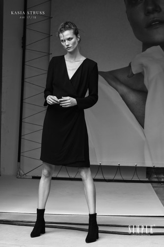 Kasia Struss w kampanii Simple CP jesień/zima 2017//2018