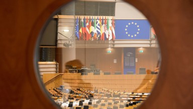 Europejski Parlament dręczycieli. Wykorzystywanie seksualne, mobbing i zastraszanie: tak wygląda praca u europosłów [ŚLEDZTWO]