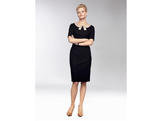 Maria Okońska - prokurator w okręgu warszawskim, prywatnie partnerka Marka Dębskiego. Ambitna perfekcjonistka, jest w stanie zrobić wiele, by osiągnąć założony cel. Do czego się posunie, by zatrzymać Dębskiego u swego boku?