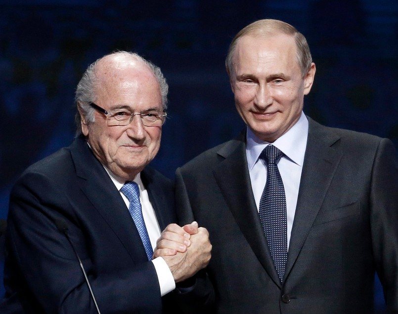 Blatter i Putin zacieśniają swoje relacje. Kwitnie miłość szefa FIFA i prezydenta Rosji. ZDJĘCIA