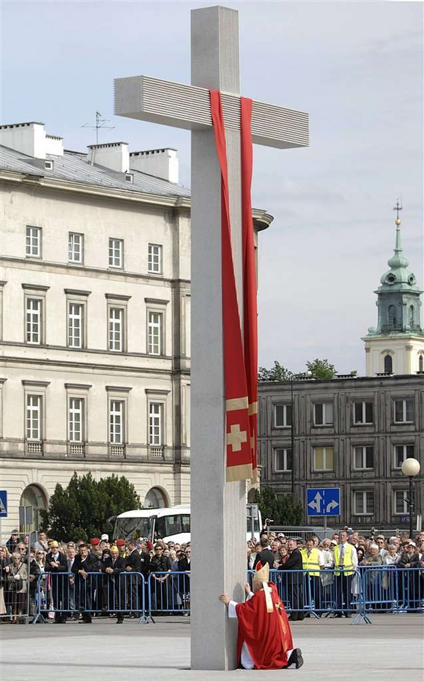 Krzyż podzielił Polaków. Kolejny raz